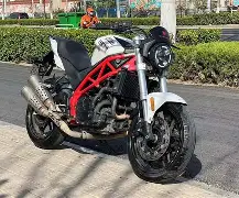 摩托车赛热身赛掀起高潮，北城白虎队鏖战岭东天狼队，老将里程碑之夜——临场应变见真章的简单介绍-九游官方app下载